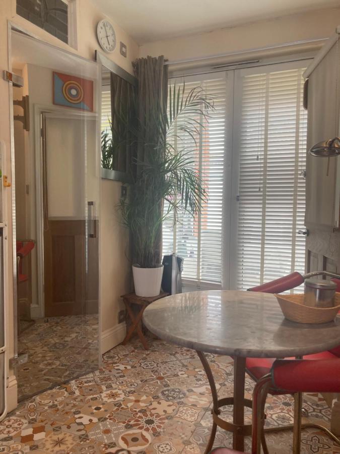 Little Brighton Beach Apartments - Also Separate Spa Cabin And Watersports Eksteriør billede