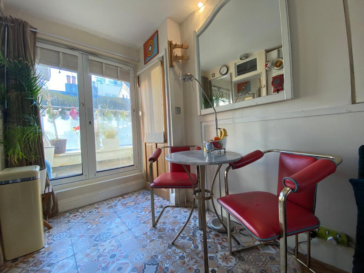 Little Brighton Beach Apartments - Also Separate Spa Cabin And Watersports Eksteriør billede