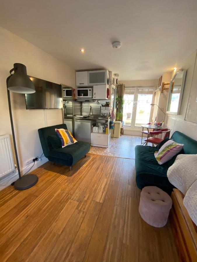 Little Brighton Beach Apartments - Also Separate Spa Cabin And Watersports Eksteriør billede