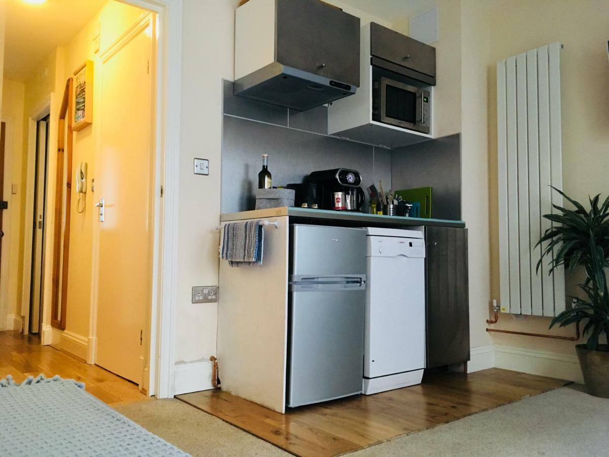 Little Brighton Beach Apartments - Also Separate Spa Cabin And Watersports Eksteriør billede