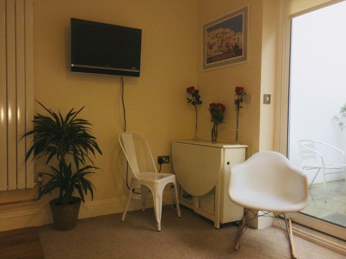 Little Brighton Beach Apartments - Also Separate Spa Cabin And Watersports Eksteriør billede